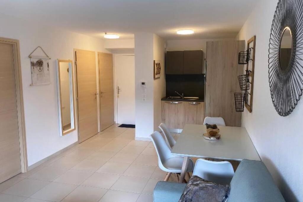 Appartement De Charme Dans Residence Avec Piscine La Joue Du Loup Saint-Étienne-en-Dévoluy المظهر الخارجي الصورة